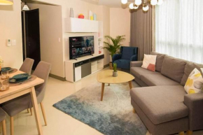 2BR Suite with Balcony FastWiFi Netflix World Cup22 TV subs at Uptown BGC
